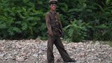 Nordkoreanischer Soldat mit Brille
