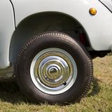 Subaru 360 - winzige Reifchen