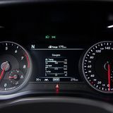 Genesis G70 - etwas blasse Instrumente ohne Animation