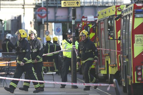 Großeinsatz von Polizei und Rettungskräften an der U-Bahn-Station Parsons Green in London