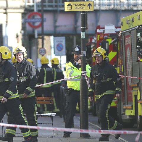 Großeinsatz von Polizei und Rettungskräften an der U-Bahn-Station Parsons Green in London