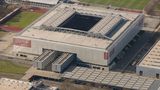 Düsseldorf mit der Esprit-Arena (etwa 51.000 Sitzplätze)