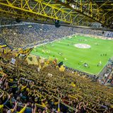 Das größte Deutsche Fußball-Stadion, der Signal-Iduna-Park in Dortmund, mit seinen fast 66.000 Sitzplätzen