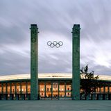Das Olympiastadion in Berlin (fast 75.000 Plätze)