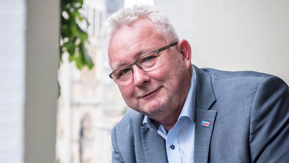 Andreas Mrosek Er "glaubt der Lügenpresse kein Wort", geht aber gern zu seinem "syrischen Friseur": AfD-Mann Andreas Mrosek