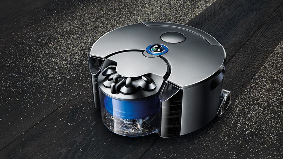 Dyson, Neato, Botvac: Der Dyson 360 Eye heißt so, weil er mit einer 360-Grad-Kamera seine Umgebung vermisst. Der einzige Sauger im Metallmantel - Fullmetaljacket sozusagen. Der Dyson 360 Eye heißt so, weil er mit einer 360-Grad-Kamera seine Umgebung vermisst. Der einzige Sauger im Metallmantel - Fullmetaljacket sozusagen.