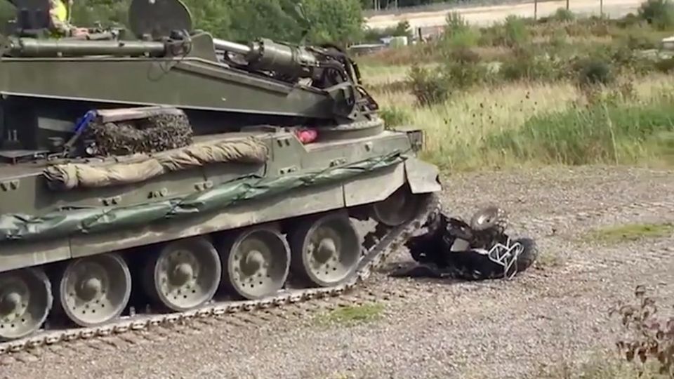 Gegen illegale Eindringlinge: Diese Militär-Aktion soll eine deutliche Nachricht übermitteln Gegen illegale Eindringlinge: Diese Militär-Aktion soll eine deutliche Nachricht übermitteln