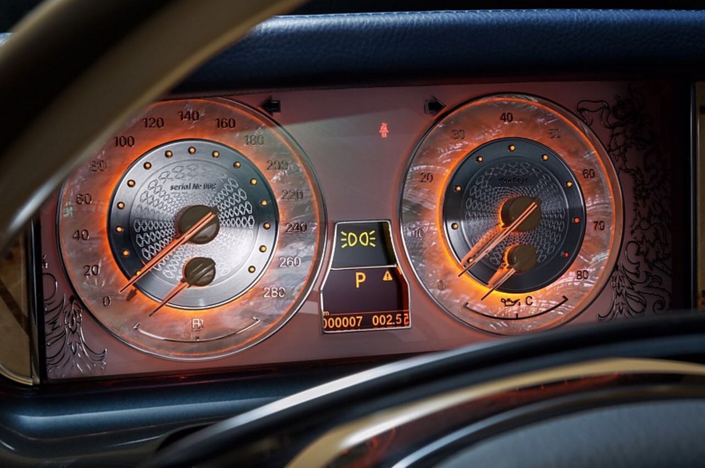 Die bernsteinfarbenen Dioden verraten die BMW-Technik