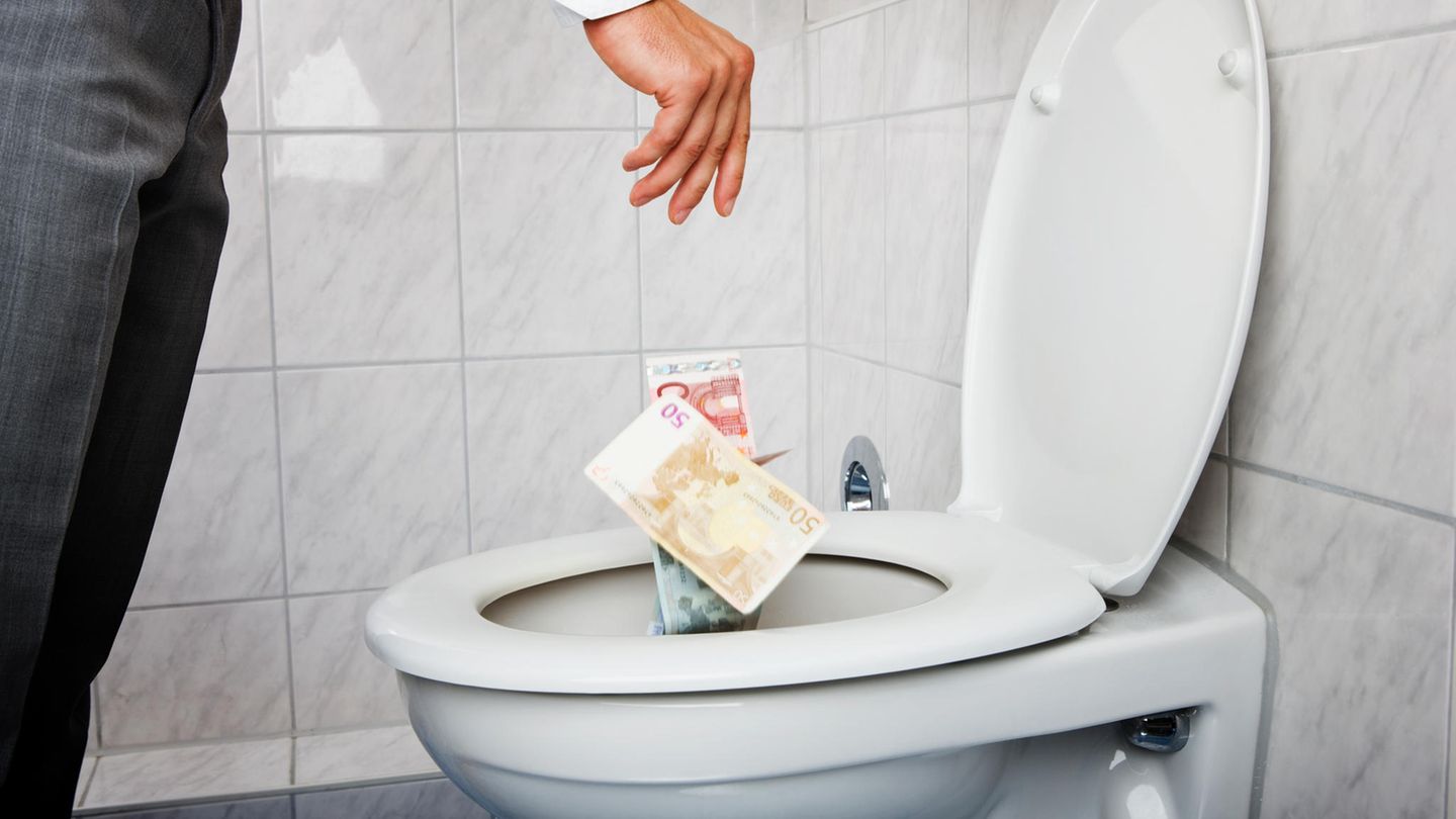 Geld ins Klo