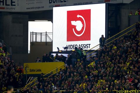 Der Video-Assistent griff beim Spiel BVB gegen Köln gleich zweimal ein