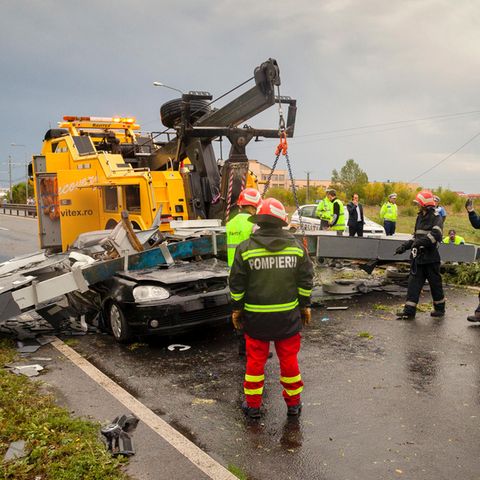 Rettungskräfte sind nach dem Umwetter in Rumänien im Einsatz