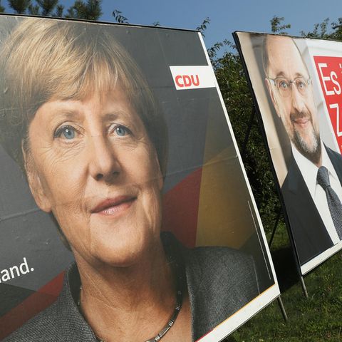 Wahlplakate mit Angela Merkel und Martin Schulz