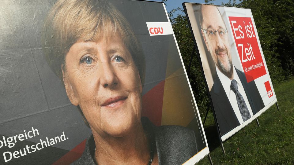 Wahlplakate mit Angela Merkel und Martin Schulz