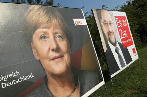 Wahlplakate mit Angela Merkel und Martin Schulz