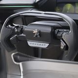 Das Cockpit des Peugeot Instinct Concept erinnert an einen Formel-1-Rennwagen