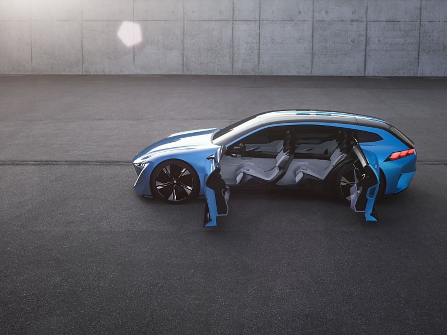 Peugeot Instinct Concept - die Türen öffnen gegenläufig