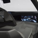 Peugeot Instinct Concept - Bildschirme für Unterhaltung während der Fahrt