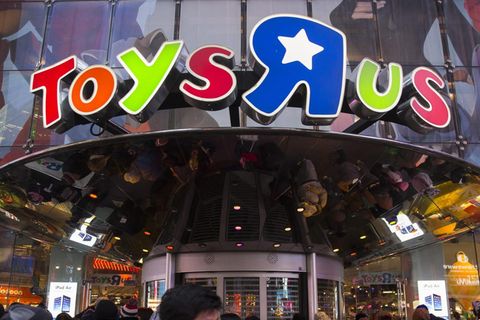 Der Eingang einer Toys R Us-Filiale am Times Square in New York, USA