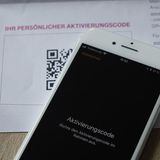 Neues LTE-Modell: Nötig ist dafür ein Aktivierungscode, den man vom Mobilfunkanbieter bekommt. Der QR-Code wird einfach mit dem Smartphone gescannt.