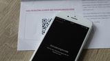 Neues LTE-Modell: Nötig ist dafür ein Aktivierungscode, den man vom Mobilfunkanbieter bekommt. Der QR-Code wird einfach mit dem Smartphone gescannt.