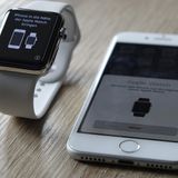 Neues LTE-Modell: Zum Einrichten hält man zunächst das iPhone in die Nähe der Uhr.