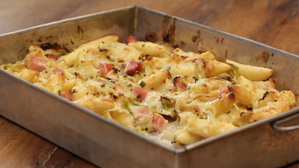 Schupfnudel-Wirsing-Gratin mit Kasseler: Diese deftige Auflaufidee wird Sie verzaubern