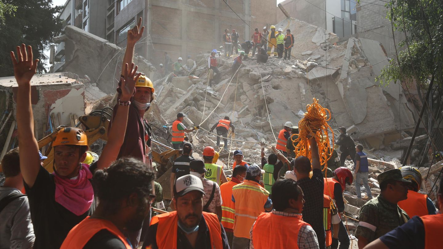Fast 150 Tote bei schwerem Erdbeben in Mexiko