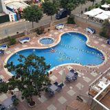 Userin Sarah  über einen gut bestückten Pool-Bereich  "Der Pool-Bereich war zwar ein wenig klein aber sonst ganz okay, jedoch finde ich es fraglich, einen Pool in Penis-Form in einem Hotel zu haben, in dem auch Kinder Urlaub machen können." 