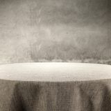 User Oliver über laufende Teller und Tassen   "Ich hatte einen gefüllten Teller auf meinem Tisch stehen und habe mir dann ein Getränk geholt (Wartezeit). Als ich zurückkam war mein Teller weg. Ich habe mein Glas angetrunken, auf den Tisch gestellt und mir einen neuen Teller geholt. Ratet mal, wo mein Glas war, als ich zurückkam." 