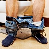 Userin Jenny über eine Überdosis Nebengeräusche  "Ich schwöre bei dem Grab meines Hamsters, dass ich die Wurst des Nachbars ins Klo plumpsen gehört habe." 