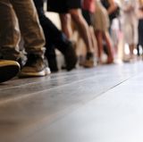 User Oliver über ein weiteres Fleischgericht   "Hin und wieder (alle 3 Tage) gab es ein zusätzliches Fleischgericht, das jedoch von einem einzigen Koch ausgegeben wurde. Die Kapazität des Hotels liegt bei 1800 Gästen, in der Hauptsaison waren 2400 Gäste da... so lange kann man gar nicht ohne Thrombosen-Gefahr stehen." 