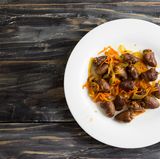 User Oliver über das Hotelpersonal   "Es gibt derzeit keinen Manager vor Ort und da machen die Mitarbeiter, was sie wollen. Der eine verkauft Drogen, und Barmitarbeiter küssen vorm und hinterm Tresen mit weiblichen Gästen. Es gibt jeden Tag das gleiche Essen: Fischsuppe, Salat, Huhn, Kalb – wobei man darauf achten sollte, was man isst: Ich hatte Lunge oder Herz." 