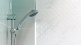 Userin Nicole über Multitasking?   "Das Bad ist so klein, dass der Kopf in die Dusche ragt, wenn man auf der Toilette sitzt!" 