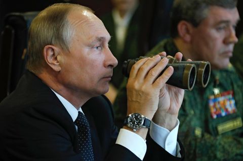 Wladimir Putin beobachtet das Manöver "Zapad"