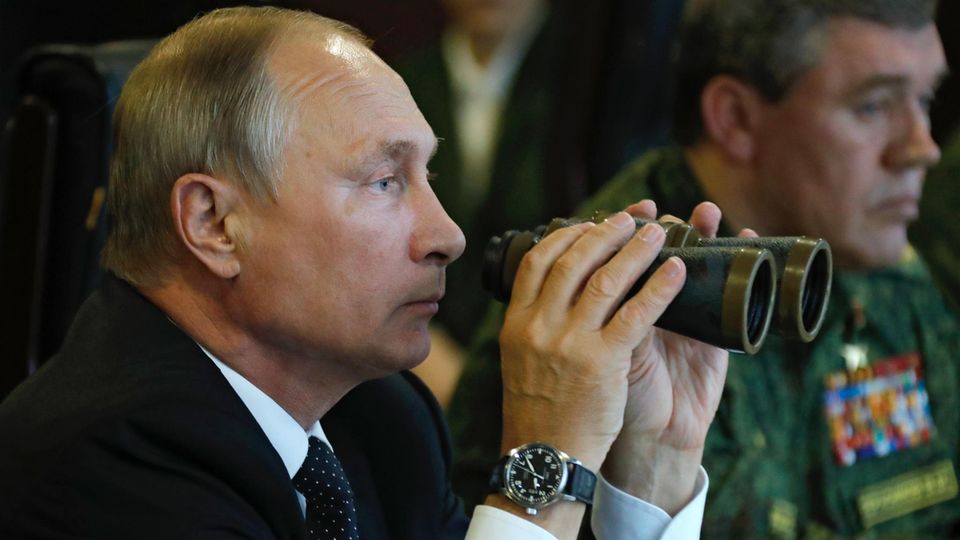 Wladimir Putin beobachtet das Manöver "Zapad"