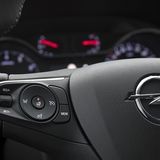 Die Lenkradfernbedienung ist hilfreich