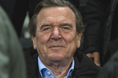 Gerhard Schröder freut sich über sein privates Glück: Offenbar ist der Altkanzler neu verliebt.