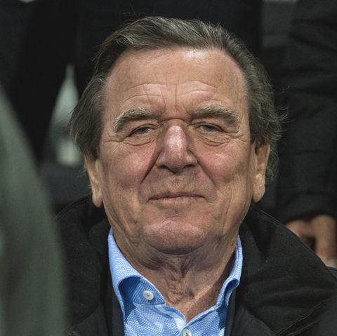 Gerhard Schröder freut sich über sein privates Glück: Offenbar ist der Altkanzler neu verliebt.