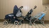 Stolperfalle Kinderwagen. Mieter mit Kind dürfen ihren Kinderwagen im Hausflur stehenlassen, wenn es ihnen nicht zuzumuten ist, diesen mit in die Wohnung zu nehmen (etwa, weil ein Aufzug fehlt). Es muss aber stets genug Platz bleiben, dass die Bewohner im Brandfall das Haus zügig verlassen können. Pauschale Abstell-Verbote in der Hausordnung sind für Kinderwagen laut "Finanztest" unwirksam. Tretroller, Kinderfahrräder etc. müssen aber anderweitig abgestellt werden.