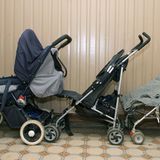 Stolperfalle Kinderwagen. Mieter mit Kind dürfen ihren Kinderwagen im Hausflur stehenlassen, wenn es ihnen nicht zuzumuten ist, diesen mit in die Wohnung zu nehmen (etwa, weil ein Aufzug fehlt). Es muss aber stets genug Platz bleiben, dass die Bewohner im Brandfall das Haus zügig verlassen können. Pauschale Abstell-Verbote in der Hausordnung sind für Kinderwagen laut "Finanztest" unwirksam. Tretroller, Kinderfahrräder etc. müssen aber anderweitig abgestellt werden.