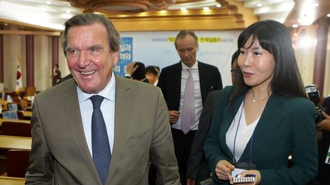 Gerhard Schröder und seine neue Freundin Soyeon Kim