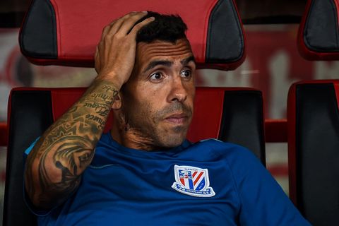 Carlos Tevez sitzt bei Shanghai Shenhua auf der Bank