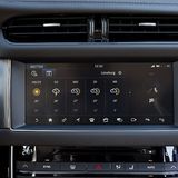 Der 10,2 Zoll Touchscreen ist das zentrale Eingabemittel