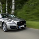 Nach 6,5 Sekunden erreicht der Jaguar XF 25d AWD Landstraßentempo