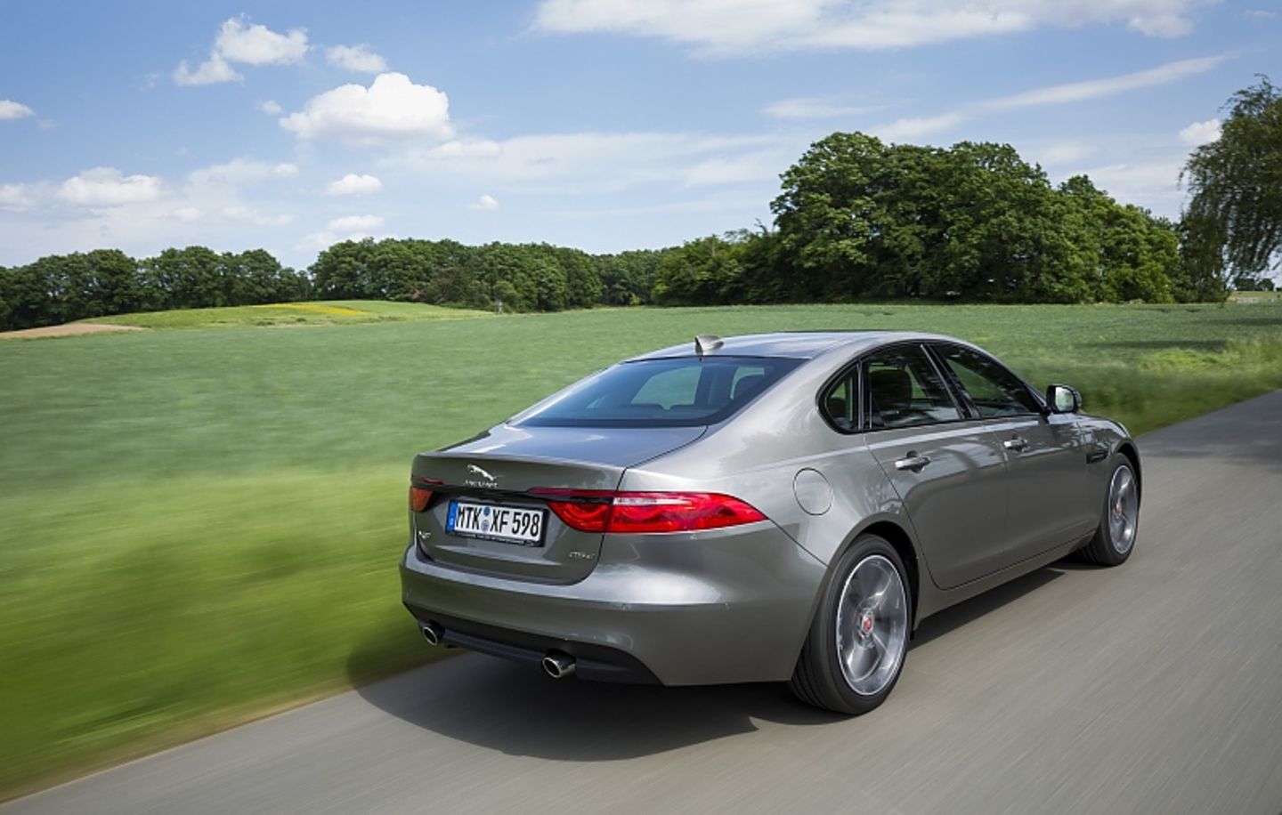 Der Jaguar XF 25d AWD (MJ 2018) braucht im Schnitt 5,5 l/100 km
