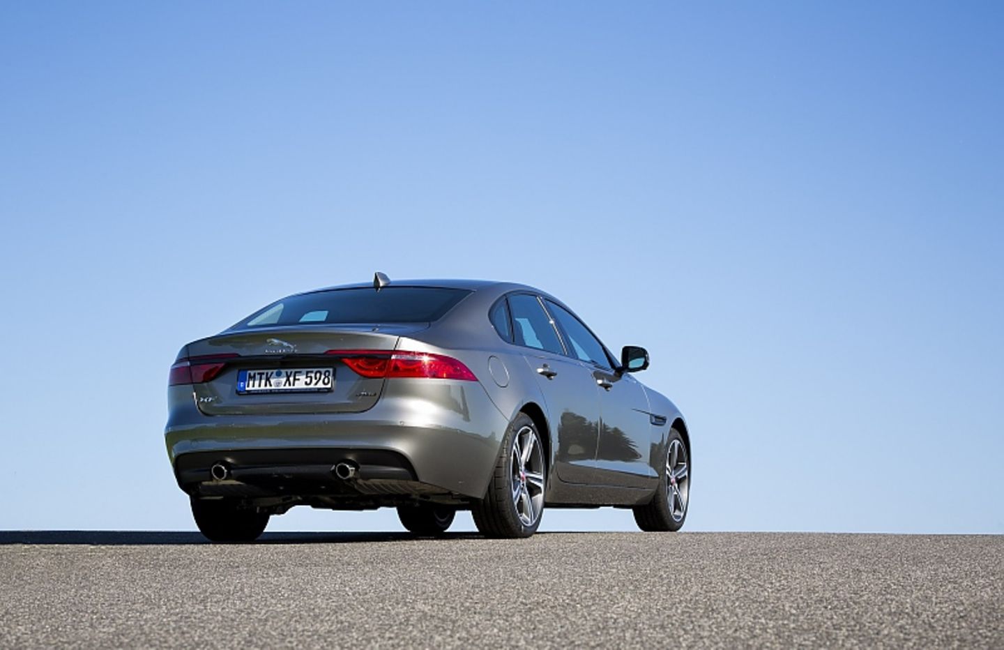 Platz ist im Jaguar XF 25d AWD genug vorhanden