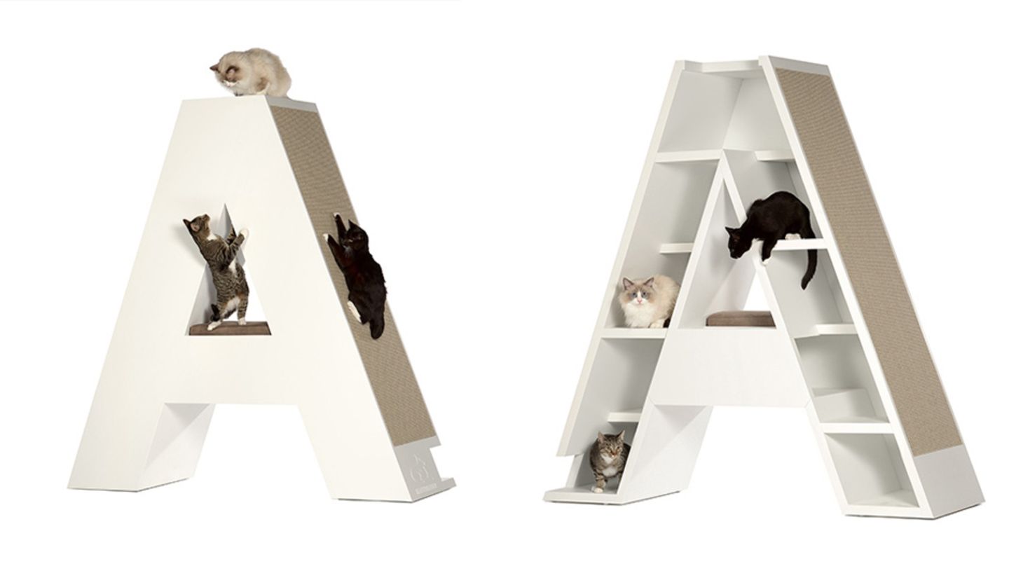 Kletterletter bietet alle Buchstaben des Alphabets als riesiges Katzenmöbel an. So sieht die 3D-Variante des "A" von vorne und hinten aus. Die Einzelanfertigungen kosten teilweise mehrere Tausend Euro.