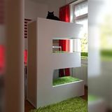 Für die mannsgroßen Katzenmöbel braucht man neben dem nötigen Kleingeld vor allem genug Platz.