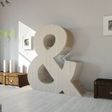 Je mehr Rundungen ein Buchstabe  - oder hier das kaufmännische "Und" - aufweist, desto aufwendiger ist das Stück zu schreinern. 50 bis 100 Arbeitsstunden stecken in einem Teil.