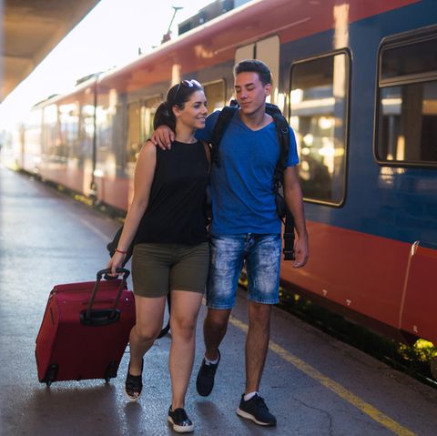 Laut einer Studie können Paare in Fernbeziehungen besser über Gedanken und Gefühle sprechen als Nahbeziehungen